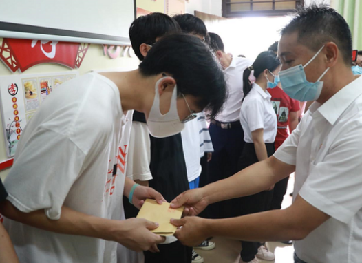 海口秀英区开展爱心助学活动 助力乡村人才振兴
