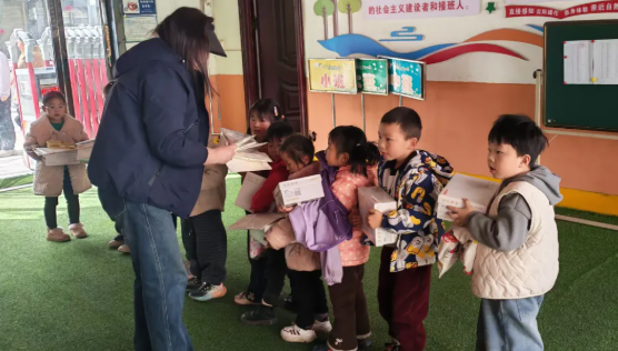 天禾基金会赴柞水、山阳、周至开展爱心物资捐赠活动