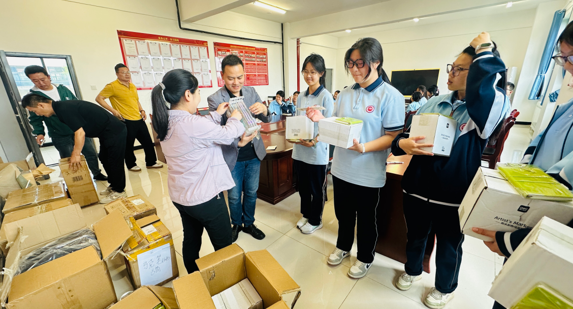 情润校园・助学筑梦 | 天禾基金会走进潼关中学开展爱心捐赠